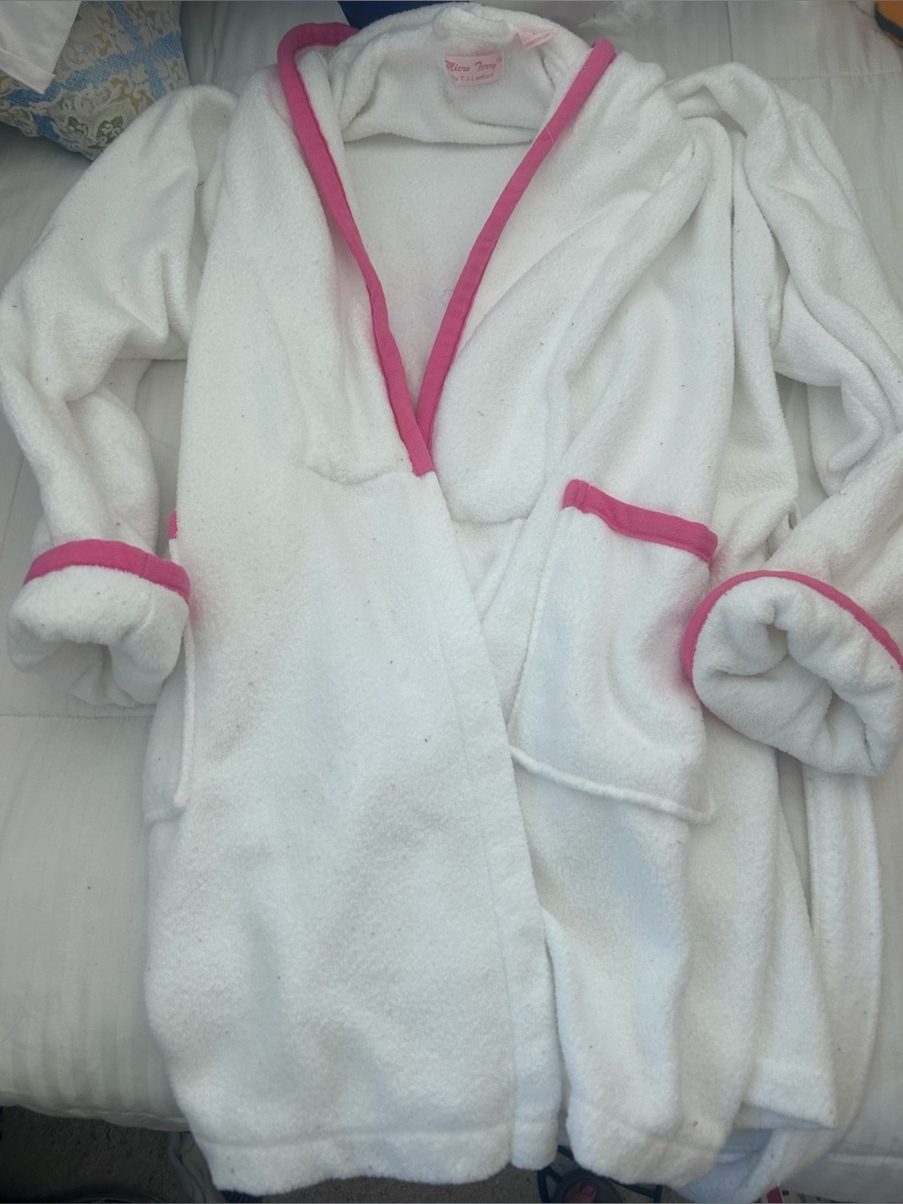NWOT Adorable Women’s Micro Terry White and Pink Short Bath Robe SzL